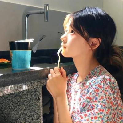 青春请闭眼 在线观看封面